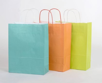 Bolsas de papel de asa retorcida en colores. Bolsas de papel reciclables, reutilizables y ecológicas